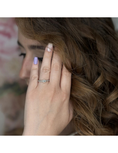 Anillo de compromiso "Gabrielle" con 17 diamantes 💎