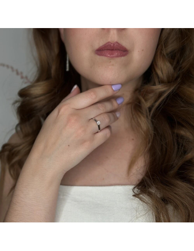 Anillo de compromiso Rosalee . Elegancia en oro blanco💍