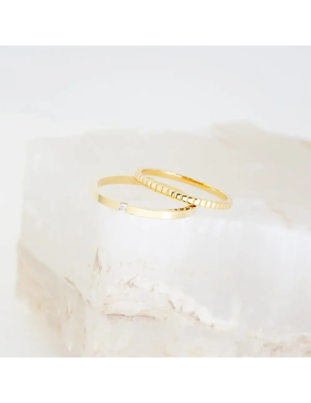 Alianza de boda en oro amarillo de 18k con formas geométricas-2