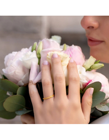 Alianza de boda artesanal en oro amarillo de 18k diseño de espiga-1