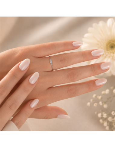 Anillo de compromiso Aline oro blanco y diamantes manos